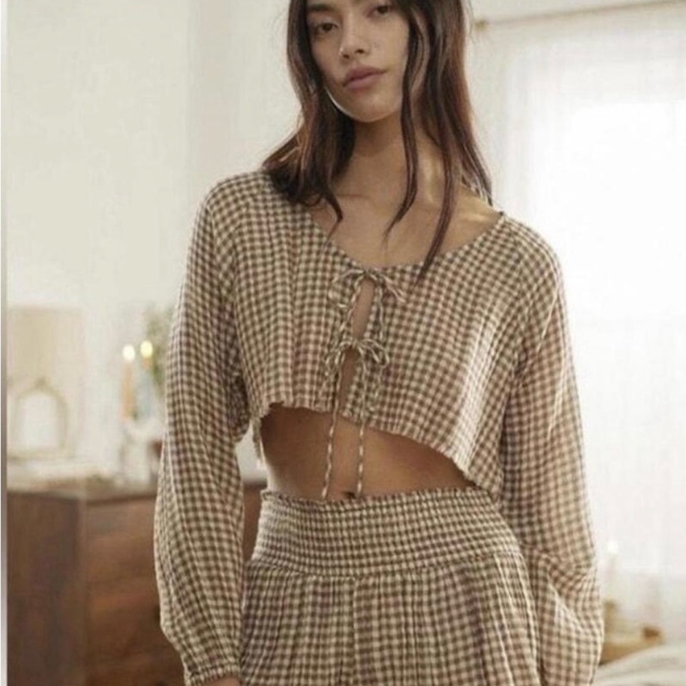 UO Gingham Tie-Front Cropped Top